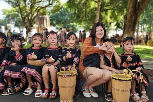 Phát triển du lịch xanh gắn với khai thác giá trị văn hóa dân tộc