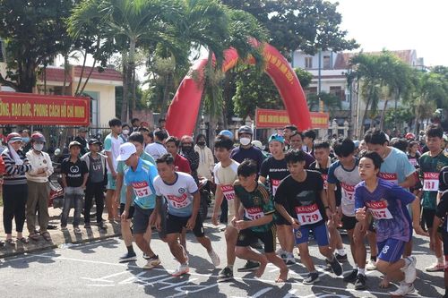 Kbang và Đak Pơ tổ chức giải việt dã truyền thống năm 2023