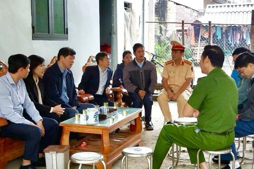 Thăm hỏi gia đình có nạn nhân tử vong do tai nạn giao thông