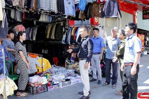 Giải tỏa hành lang an toàn giao thông đường bộ ở Mường La