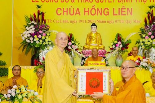 Đồng Tháp: Lễ công bố, trao quyết định bổ nhiệm Thượng tọa Thích Minh Thuận trụ trì chùa Hồng Liên