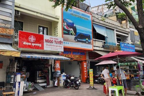 Lỏng lẻo trong quản lý xe hợp đồng, xe đưa đón khách sân bay