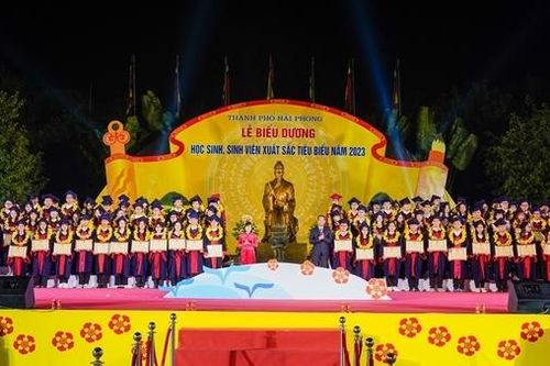 Hải Phòng chi 1,32 tỷ đồng biểu dương 132 học sinh, sinh viên tiêu biểu