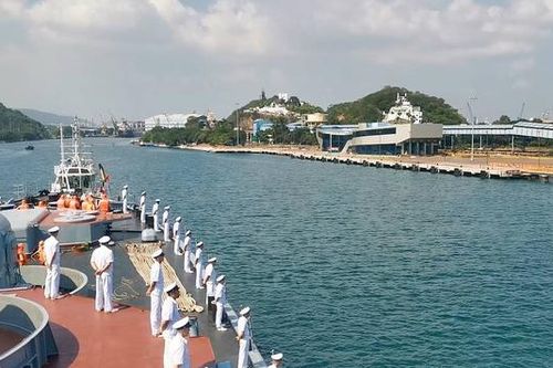 Tàu chiến Nga đến Ấn Độ, nâng tầm quan hệ quân sự
