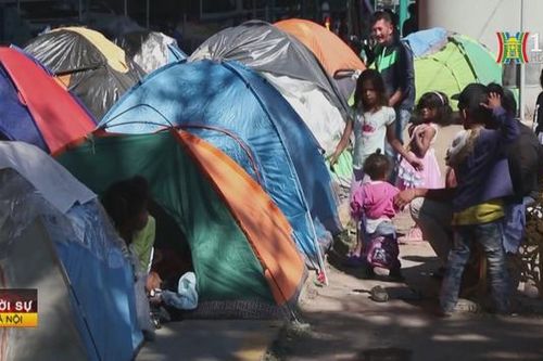 Nhiều người di cư đổ về biên giới Mỹ, Mexico
