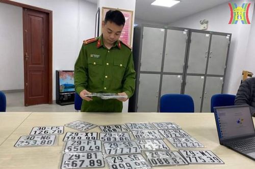 Phát hiện ba cơ sở tiêu thụ biển số xe giả