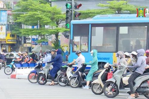 Có nên bỏ đèn đỏ để giảm ùn tắc?