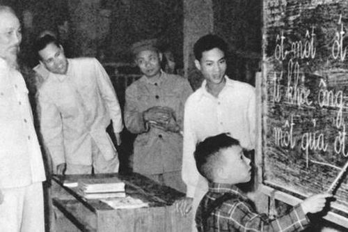 Chủ tịch Hồ Chí Minh – Người Thầy giáo vĩ đại của dân tộc Việt Nam