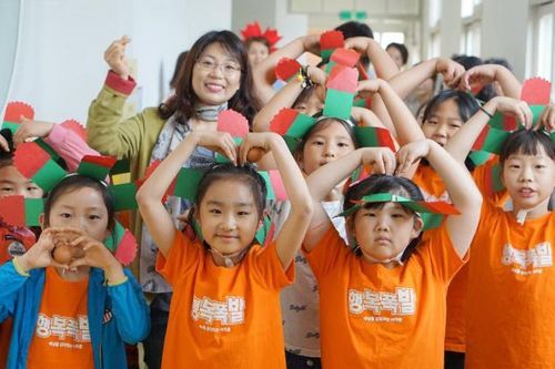 Nạn hối lộ thầy cô và những sự thật về Ngày Nhà giáo tại Hàn Quốc