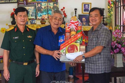 Tri ân nhân chứng lịch sử