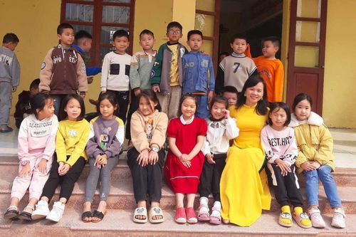 Tôi ở lại vì tấm lòng với học sinh, giờ ai dám 'gõ đầu' trẻ nữa