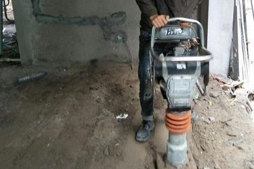 Ngất xỉu khi đang vận hành máy nổ, thủ phạm là loại khí độc có thể gây chết người