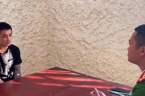 Thanh niên châm lửa đốt ô tô, bị bắt khi đang chạy Grap