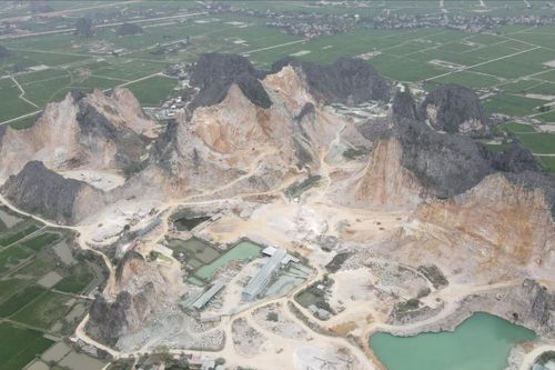 Chủ mỏ bị đá đè thiệt mạng
