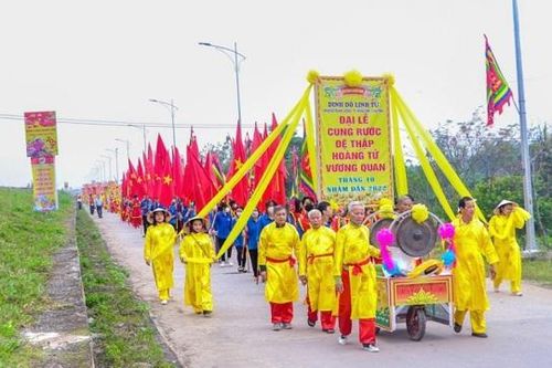 Hà Tĩnh: Sôi nổi các hoạt động tại Lễ hội Đền Cả