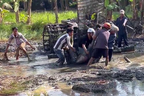 Gặp tai nạn trong khi lái máy cày, một thanh niên tử vong