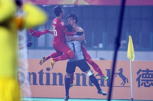 Bùi Tiến Dũng ghi bàn chốt hạ giúp đội Việt Nam giành chiến thắng lịch sử trước Iraq, AFC và truyền thông quốc tế khen ngợi