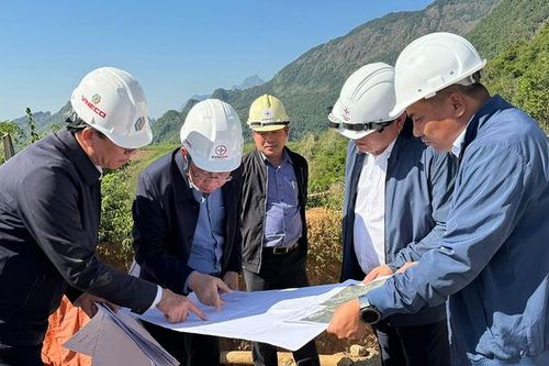 Nỗ lực đóng điện dự án đường dây 220kV Huội Quảng – Nghĩa Lộ trong quý I/2024