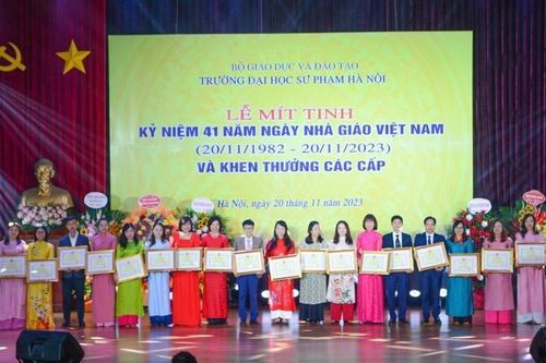 Trọng trách của nhà giáo là giáo dục cho mỗi trẻ hình thành về giá trị gia đình, chuẩn mực xã hội