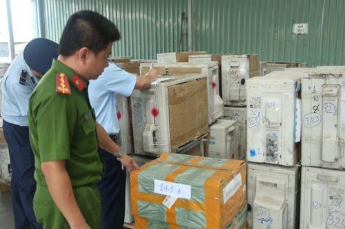 Tạm giữ nhiều sản phẩm điện tử không rõ nguồn gốc, xuất xứ tại Bình Dương