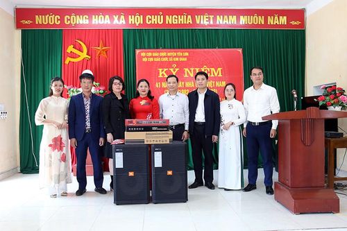 Báo Nhân Dân hỗ trợ thiết bị cho các trường học vùng sâu, vùng xa tại Tuyên Quang