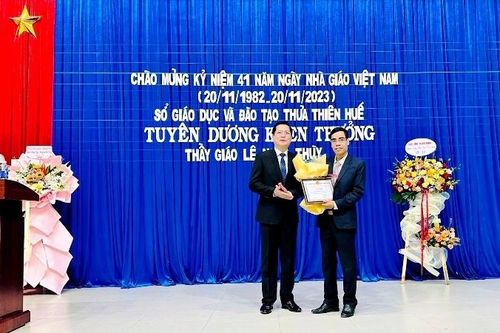 Thừa Thiên Huế tuyên dương thầy giáo dũng cảm cứu người trong mưa lũ