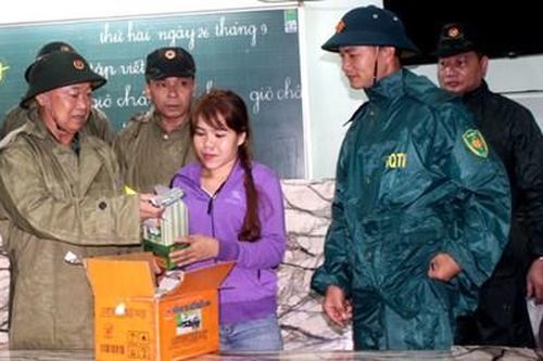 Người tư lệnh đi giữa lòng dân gánh việc quân - Bài 2: Cứu dân là mệnh lệnh trái tim (Tiếp theo và hết)