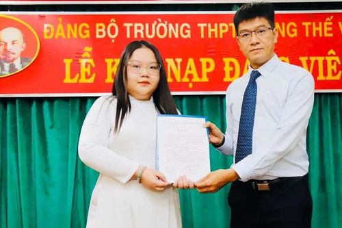 Tăng cường sức trẻ cho tổ chức Đảng