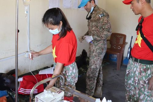 Khám, chữa bệnh miễn phí cho hơn 200 giáo viên, học sinh tại Abyei