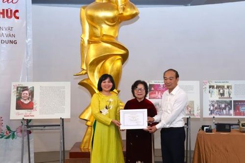 Để những đứa con tinh thần của tôi có ích cho đời lâu hơn nữa...