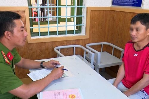 Bắt tạm giam 1 cán bộ lạm dụng chức vụ chiếm đoạt tài sản