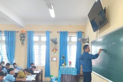 Học sinh TT-Huế trở lại trường sau nhiều ngày phải nghỉ học do mưa lũ