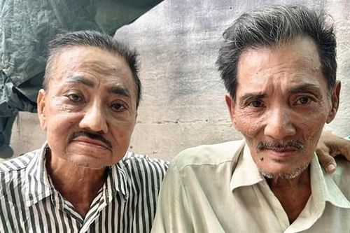 Thương Tín đau yếu vẫn đến thăm Aly Dũng điều trị ung thư máu