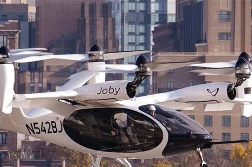 Xe taxi bay chạy bằng điện, tốc độ hàng trăm km/giờ hoạt động giữa trời New York