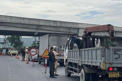 Cảnh sát giao thông TP.HCM phát hiện 11 tài xế sử dụng ma túy trên QL1