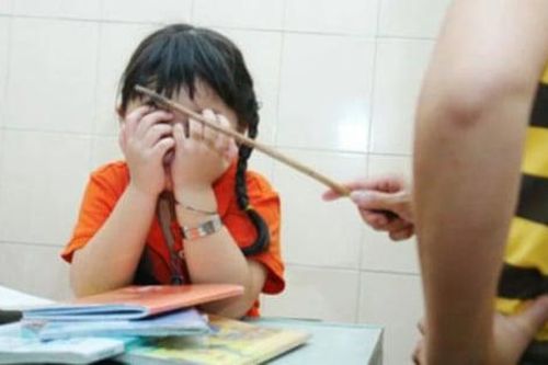 Có nên dùng roi vọt dạy con?