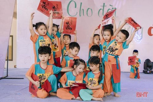 'Cho đời những đóa hoa thơm'...