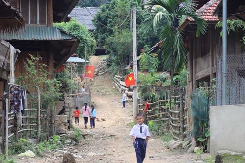 Nhịp sống của người dân bản Na Ngân giữa đại ngàn Pù Huống