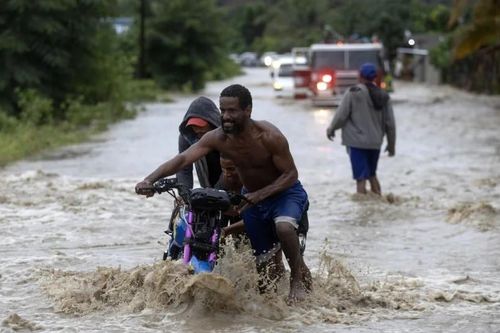 Mưa lũ khiến 21 người thiệt mạng tại CH Dominicana