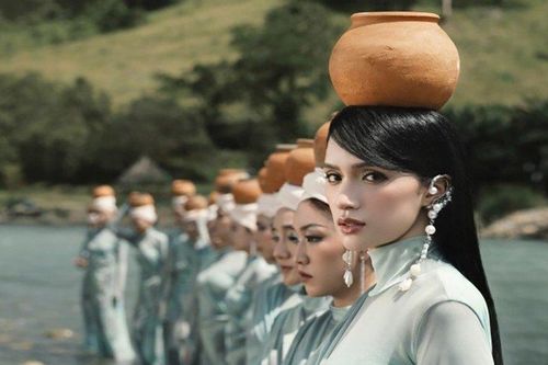 Hương Giang Idol 'nóng bỏng' trong MV mới khiến dân mạng 'phát sốt'