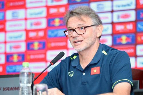 HLV Troussier sẽ chứng minh mọi người đã nghĩ sai