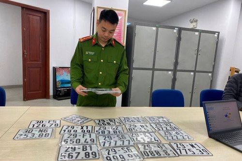 Bản tin Chống buôn lậu 20/11: Phát hiện hàng trăm kg mỡ lợn; 3 cơ sở sản xuất biển kiểm soát giả