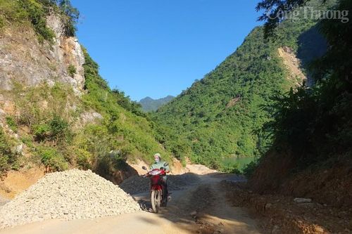 Những thầy cô thương trò, mến trẻ ở vùng cao Đà Bắc