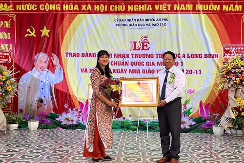 Trường Tiểu học 'A' Long Bình đón Bằng công nhận trường đạt chuẩn quốc gia