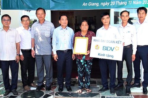 UBND TP. Châu Đốc trao tặng nhà cho gia đình thương binh