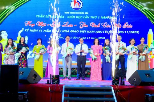 Giao lưu, tôn vinh hơn 200 nhà giáo, cán bộ quản lý tiêu biểu