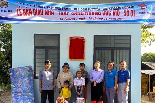 Trao 2 căn nhà 'Thắp sáng những ước mơ' cho thiếu nhi khó khăn tại huyện Chư Păh