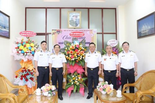 Vùng 4 Hải quân: Chúc mừng các học viện, nhà trường nhân Ngày Nhà giáo Việt Nam