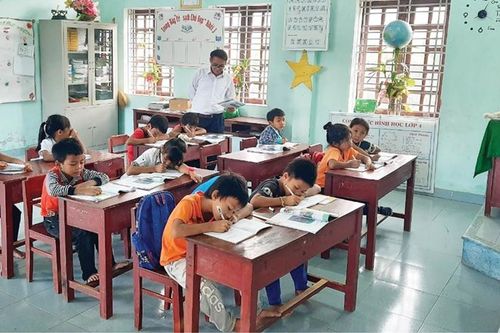 Vượt khó mang con chữ lên vùng cao