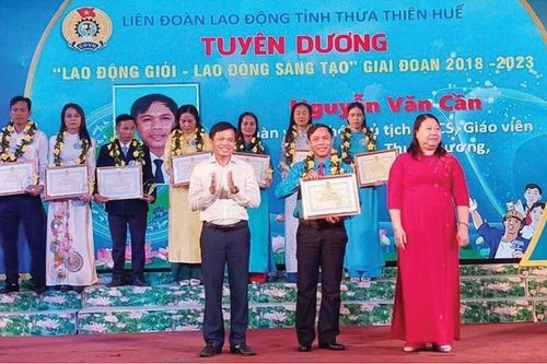 Thầy giáo 'ô chữ'